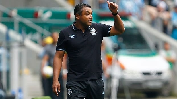 Pretendido pelo Atlético-MG, Roger Machado chega a Belo Horizonte