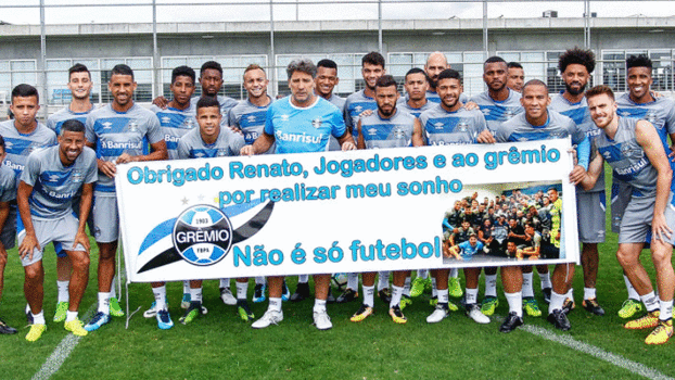 Com final próxima, Grêmio divide grupo; auxiliar escala time inteiro reserva contra o Santos