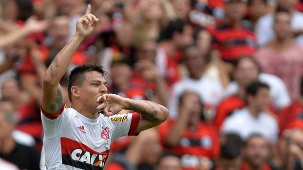 Com golaços, Flamengo se recupera e vence o lanterna Joinville no Maracanã lotado