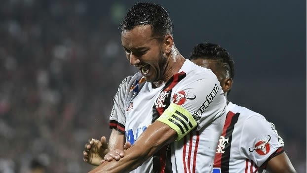 Com lençol e assistência de Vinícius Júnior, Flamengo vence Ponte Preta na estreia da Ilha do Urubu