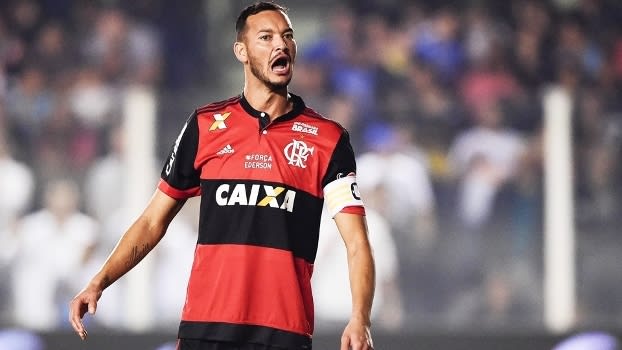 O mês em que o Flamengo de Zé Ricardo virou uma peneira na defesa