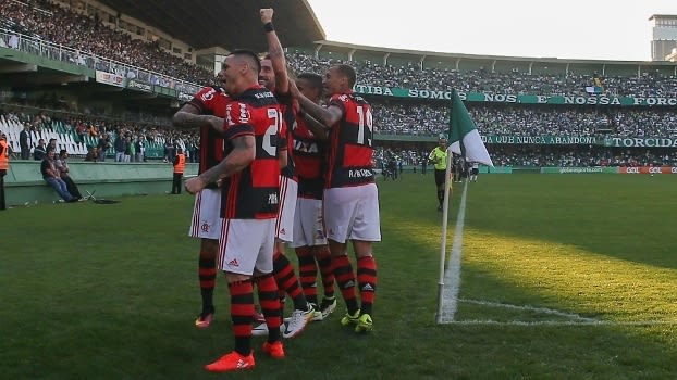 Flamengo quer melhora na pontaria em duelo direto contra o Atlético-PR