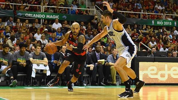 Torcida do Flamengo faz festa, mas Vucevic brilha de novo e Magic atropela no Rio