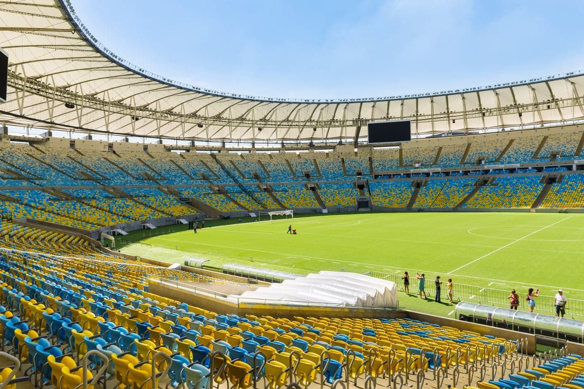 Entenda por que a regra do futebol que pune atraso salarial não é eficaz no Brasil