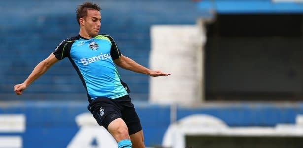 Adaptado ao Uruguai, Bressan recorda momento difícil no Grêmio