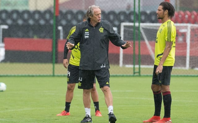 Prêmios gigantes, auxílio moradia... detalhes do contrato de Jorge Jesus