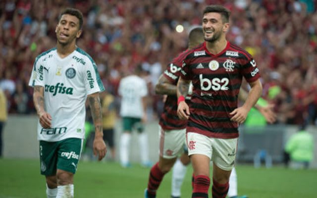 Jornalista fala em desequilíbrio na comparação entre elencos de Flamengo e Palmeiras