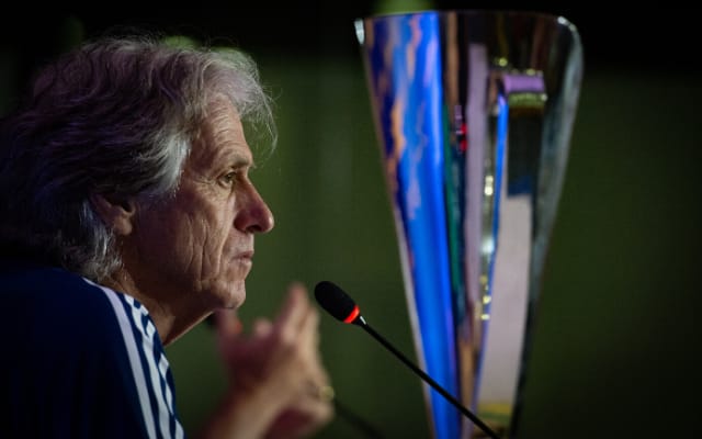 Jorge Jesus lamenta jogo às 11h por ‘menor intensidade’ e alerta para estado do gramado