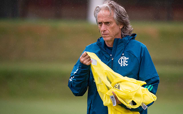 Na espera por contraprova do teste de coronavírus, Jorge Jesus faz post em redes sociais