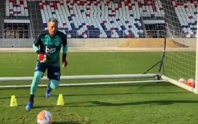 Flamengo revela novo uniforme pré-jogo para a temporada