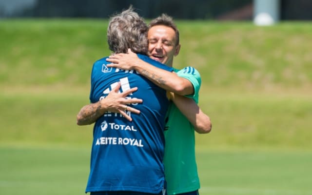 Rafinha elogia trabalho de Jorge Jesus, mas exalta elenco do Fla: “Acho que outro treinador teria sucesso também”