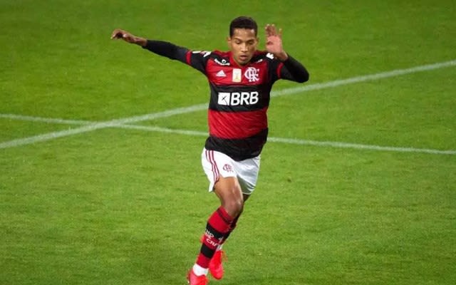 Flamengo negocia empréstimo de João Lucas para o Cuiabá