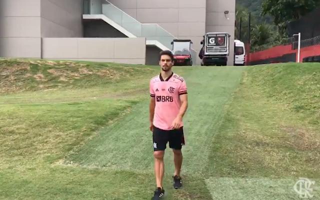 “Estava na transição, foi uma fatalidade”, diz médico do Flamengo sobre lesão de R. Caio