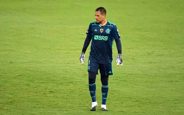 Líderes demonstram apreensão e voltam a manifestar insatisfação com situação de Diego Alves no Flamengo