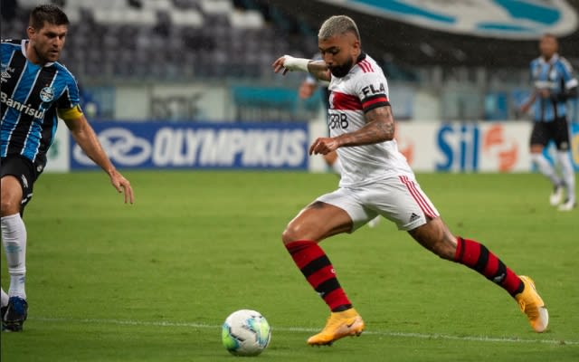 Em noite de gala, Gabigol conduz virada e coloca Flamengo na briga do titulo