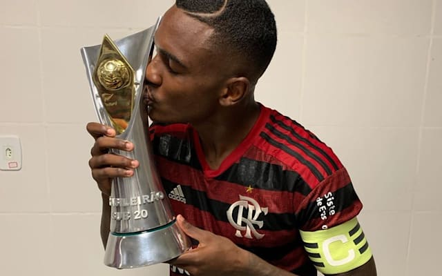 Jogador do Flu rebate Ramon e recebe resposta debochada de lateral do Flamengo