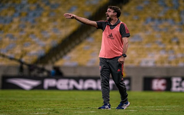 Maurício de Souza destaca mudanças no elenco do Flamengo em relação à estreia