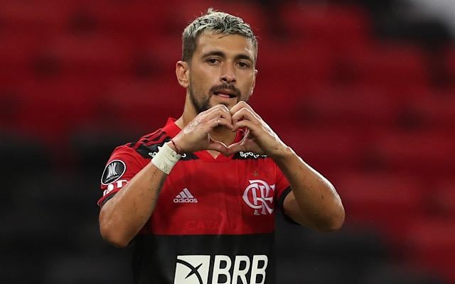 Flamengo e empresário de Arrascaeta acertam empecilhos para renovação