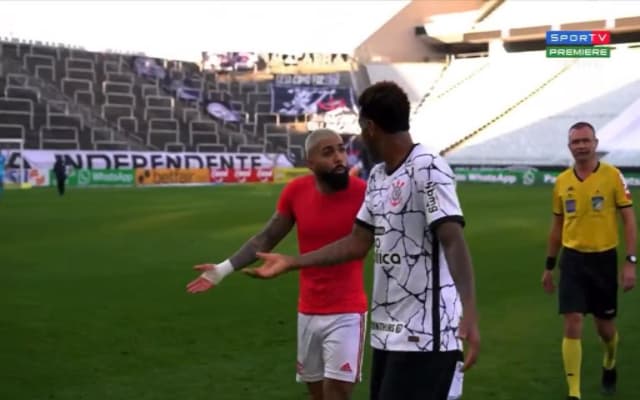 Zagueiro do Corinthians, Gil se irrita com repercussão de discussão com Gabigol