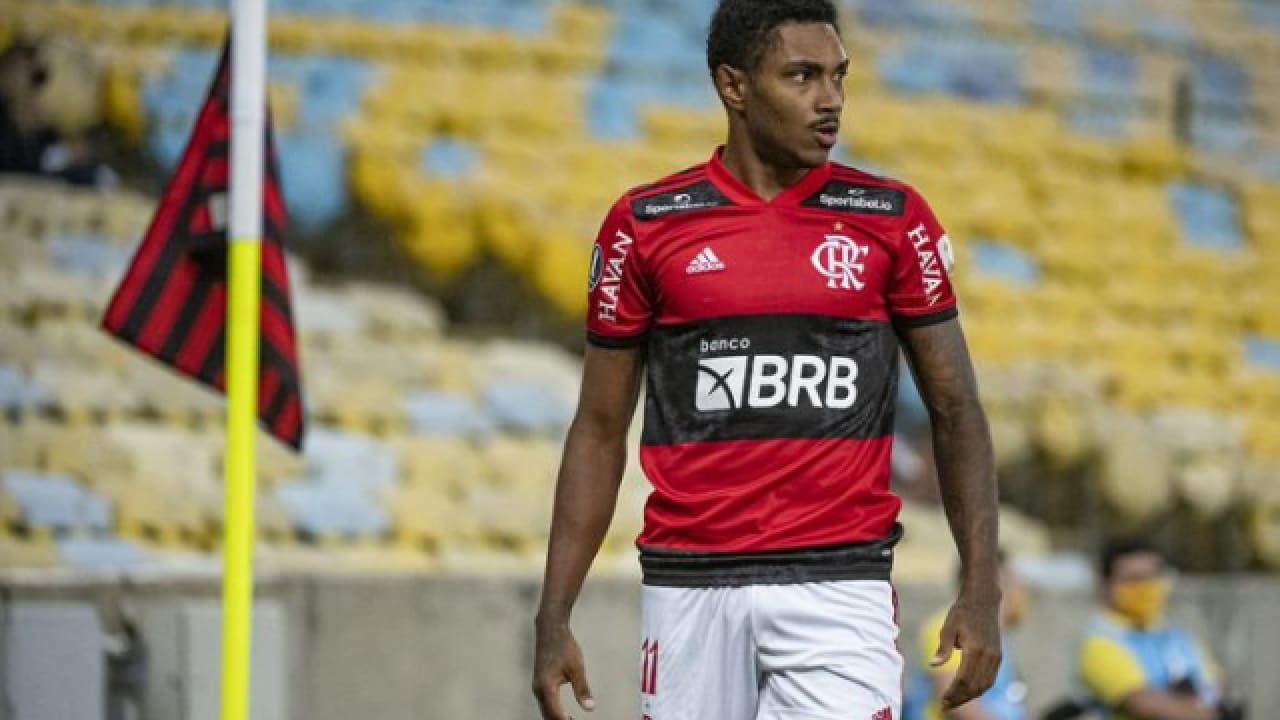 Flamengo e Vitinho iniciam conversas para renovação de contrato; saiba detalhes