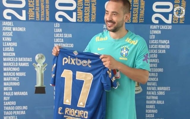 Everton Ribeiro, do Flamengo, recebe homenagem do Cruzeiro e manda recado ao ex-clube