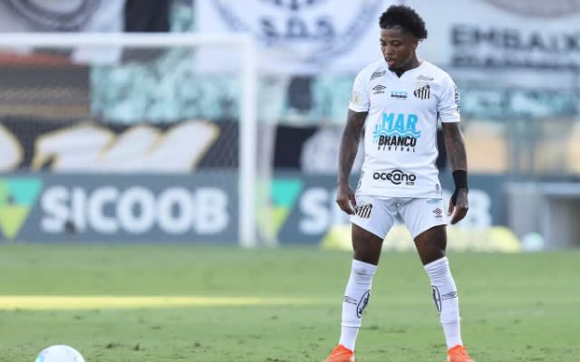 Flamengo sai no lucro ao vender Michael e acertar com Marinho, avalia comentarista