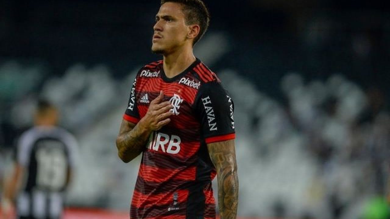 Negociação de Pedro é assunto encerrado no Flamengo e causa estranheza no Palmeiras