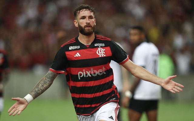 Léo Pereira desfalca o Flamengo contra o Corinthians devido a lesão