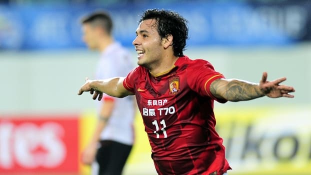 Primeiro gol de Ricardo Goulart na China dá vitória ao Guangzhou na estreia pela Champions Asiática