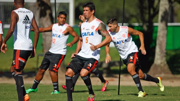 À espera de Ney Franco, jogadores do Fla se reapresentam sem entrevistas e com despedida de Pelaipe