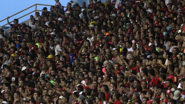 Grandes começam Carioca do ingresso barato com público 40% melhor