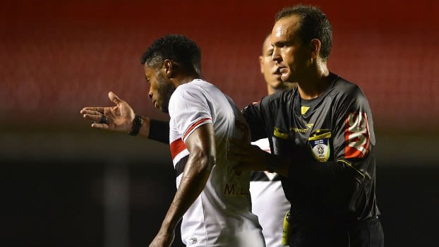 O juiz que vê, e faz, história com São Paulo e Flamengo