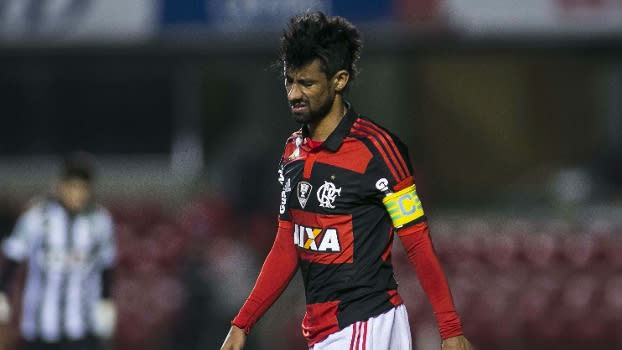 Fla oferece contrato até o fim do Carioca e renovação de Léo Moura fica mais difícil