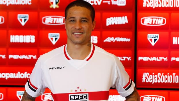 Lateral assume interesse do Fla, mas bate o pé no São Paulo: quero ficar