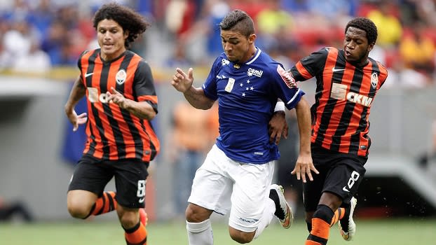 Desentrosado e pouco criativo, Cruzeiro empata com Shakhtar Donetsk no Mané Garrincha