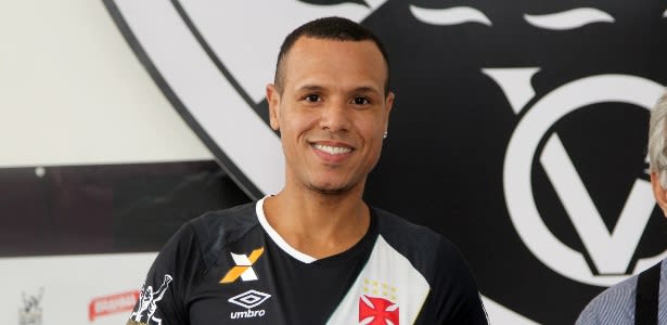 Luís Fabiano é relacionado no Vasco para semifinal contra o Flamengo