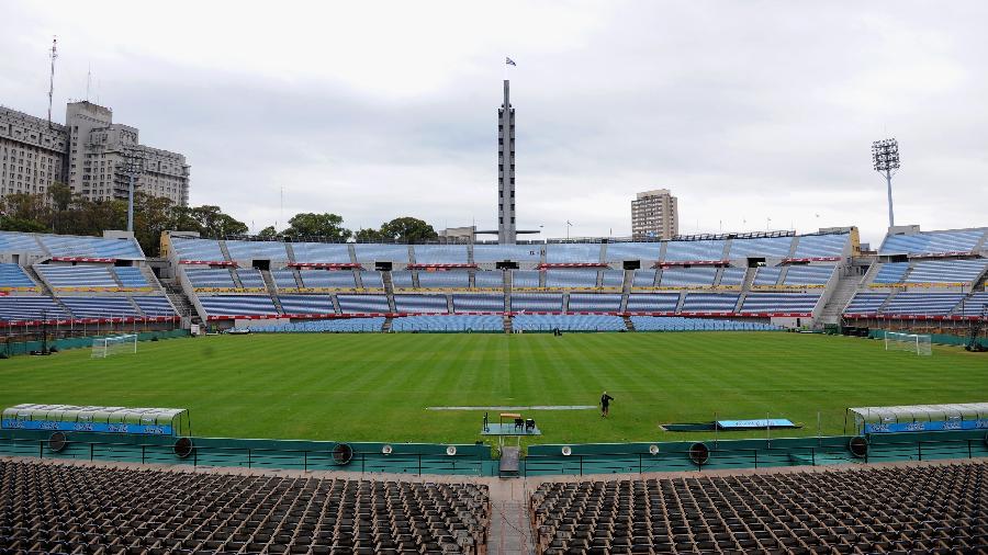 O Flamengo no mítico Estádio Centenário