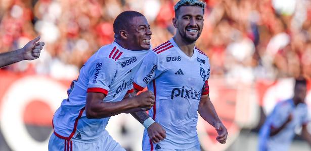 Destaque do Flamengo: De la Cruz, autor de golaço, se sobressai no jogo.