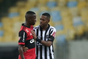 Fã de Robinho, Vinicius Júnior estreia e pede camisa para atleticano