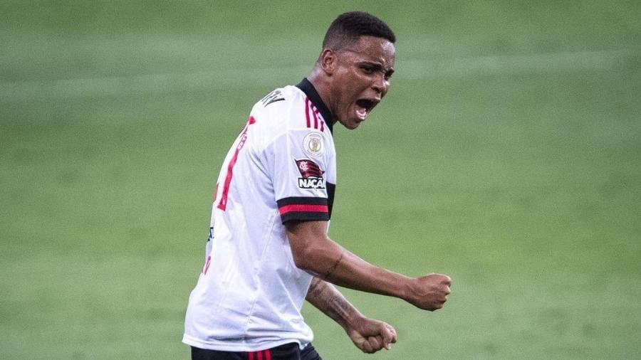 Flamengo acerta empréstimo de Natan, zagueiro atuará pelo RB Bragantino