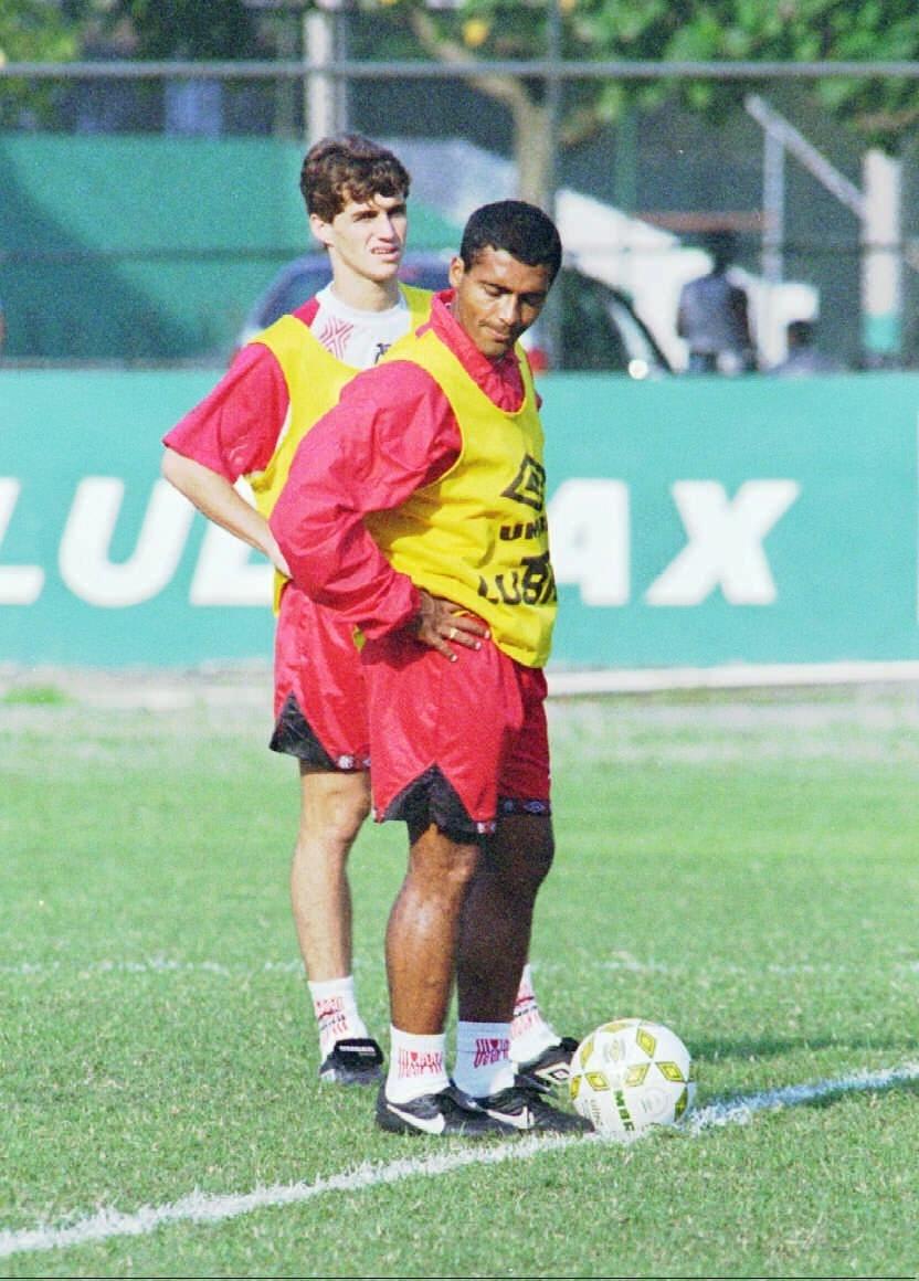 No último jogo em Bacaxá, Flamengo goleou com Sávio e Romário