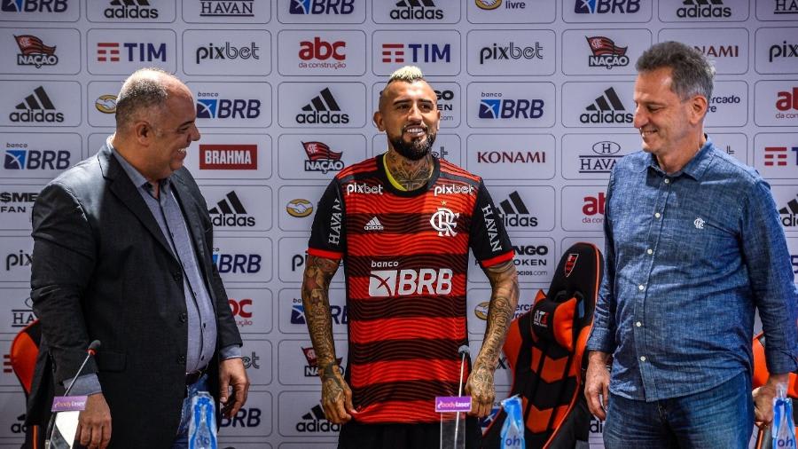 Flamengo se frusta por Oscar, mas vê janela robusta e supre despedidas