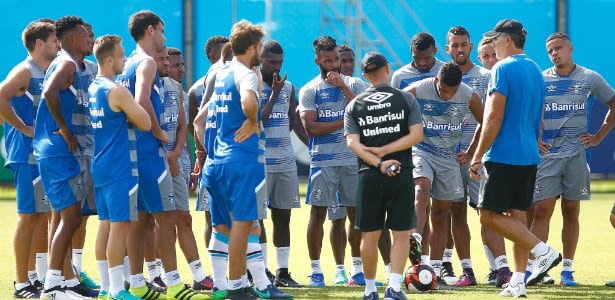 Renato confirma rodízio no Grêmio e critica calendário: Só com robôs