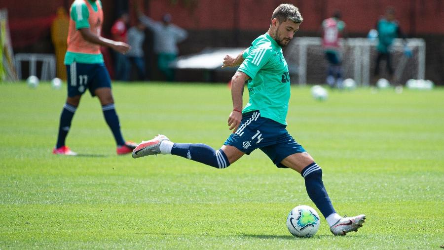 Boletim do Flamengo: time treina de olho em reforço para jogo contra o Inter