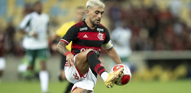 Arrascaeta destaca desempenho do Flamengo e vislumbra confronto com Fluminense