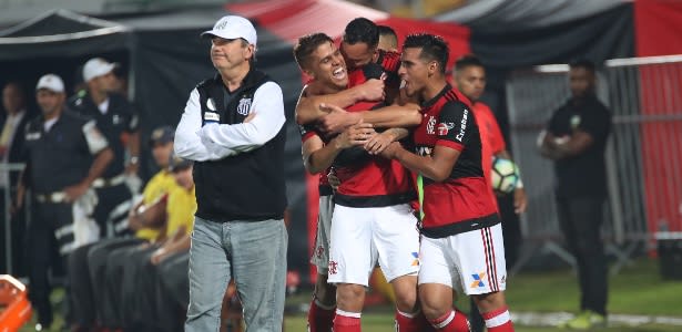 Santos e Flamengo expõem decisão entre técnico especialista e ameaçado