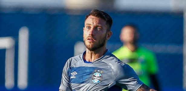 Saída de Gastón Fernández pode fazer Grêmio buscar mais um reforço