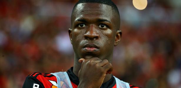 Clamor por Vinicius Jr aumenta impaciência de torcida do Fla com Zé Ricardo