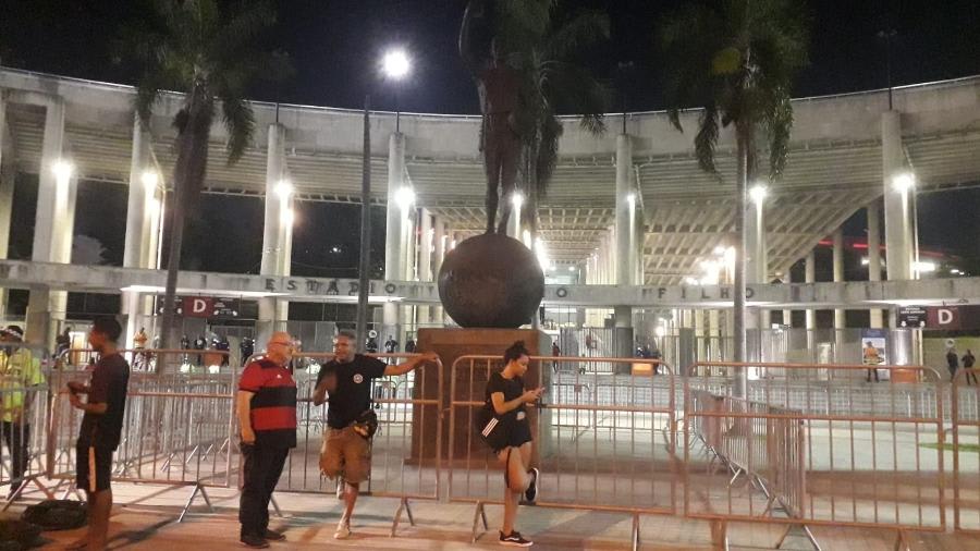 Cambistas agem livremente e cobram até R 1.500 por Flamengo x Corinthians