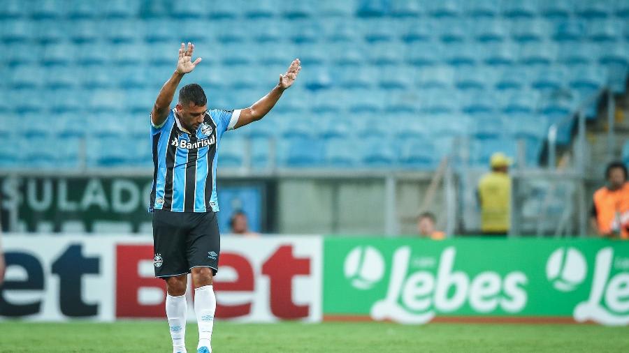 GOOOOOOOOOOOLL!! Diego Souza marca para o Tricolor no Gre-Nal!